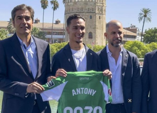 赢正通 世体：安东尼解约金为5000万欧元，未来可涨至6000万欧元